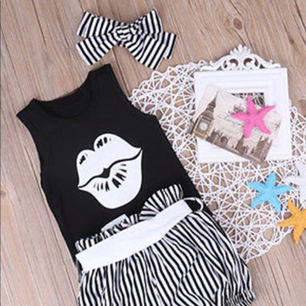 Lips and Stripes Outfit